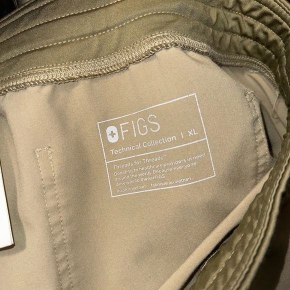 FIGS Scrub Set - Picture 5 of 6